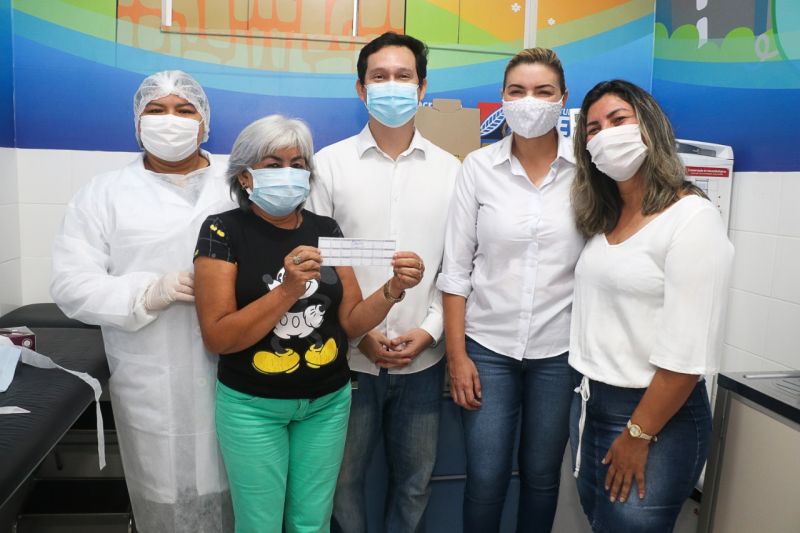 Benevides começa a vacinação contra a Covid <div class='credito_fotos'>Foto: Divulgação &nbsp;&nbsp;|&nbsp;&nbsp; <a href='/midias/2021/originais/7206_d3b4bd35-86b0-2b26-8064-1302ec43295f.jpg' download><i class='fa-solid fa-download'></i> Download</a></div>