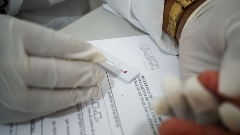 Testes rápidos e de RT-PCR são realizados no local 