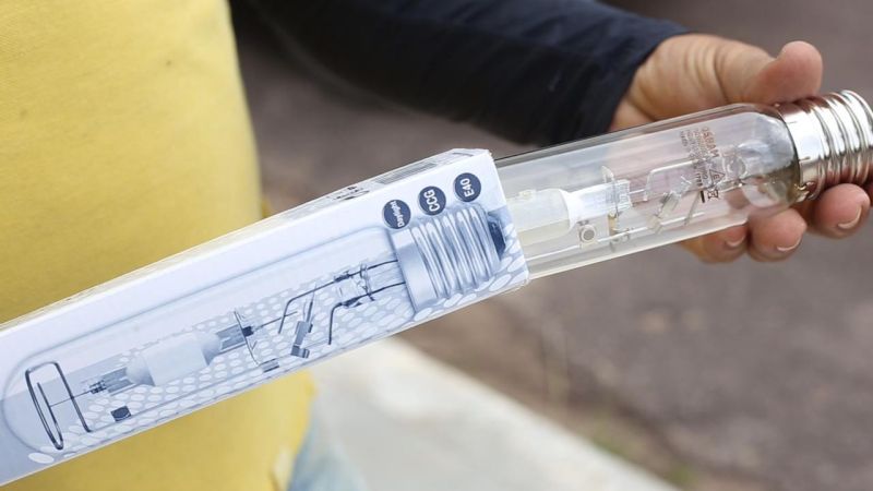 Novo padrão de lâmpadas, que permite uma luz mais clara, aumentando o alcance de iluminação nas ruas e proporcionando melhores condições de visibilidade, modernidade, e contribuindo ainda mais com a segurança nas ruas