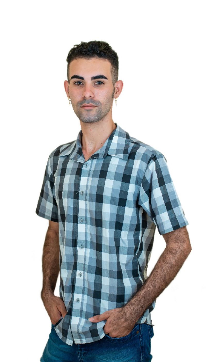 Aos 20 anos, o cantor é um dos talentos revelação de Benevides. <div class='credito_fotos'>Foto: CECOM Benevides &nbsp;&nbsp;|&nbsp;&nbsp; <a href='/midias/2021/originais/7310_332644e4-e9dd-c34d-1a6f-bf1e2690cbdc.jpg' download><i class='fa-solid fa-download'></i> Download</a></div>