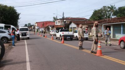 notícia: Blitz educativa encerra a Semana de Educação no Trânsito, no distrito de Santa Maria.