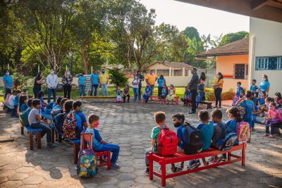 notícia: Alunos do Ensino Fundamental voltaram às aulas presenciais nessa segunda-feira, na RME de Benevides 