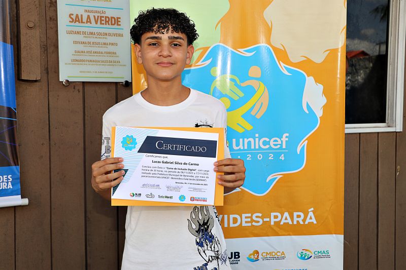 Certificado do Curso Inclusão Digital sennat <div class='credito_fotos'>Foto: Márcio Souza &nbsp;&nbsp;|&nbsp;&nbsp; <a href='/midias/2023/originais/7704_911c27f9-5b24-9907-5050-ebf35c40969b.jpg' download><i class='fa-solid fa-download'></i> Download</a></div>