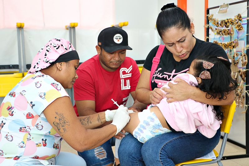 DIA D CAMPANHA DE VACINAÇÃO CONTRA INFLUENZA <div class='credito_fotos'>Foto: Márcio Souza &nbsp;&nbsp;|&nbsp;&nbsp; <a href='/midias/2023/originais/7710_0d9a551d-ec1e-ce86-d6ca-cc5253013902.jpg' download><i class='fa-solid fa-download'></i> Download</a></div>