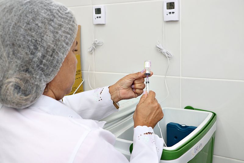 DIA D CAMPANHA DE VACINAÇÃO CONTRA INFLUENZA <div class='credito_fotos'>Foto: Márcio Souza &nbsp;&nbsp;|&nbsp;&nbsp; <a href='/midias/2023/originais/7710_b8337023-f1e6-29ed-f580-df012d52dc53.jpg' download><i class='fa-solid fa-download'></i> Download</a></div>