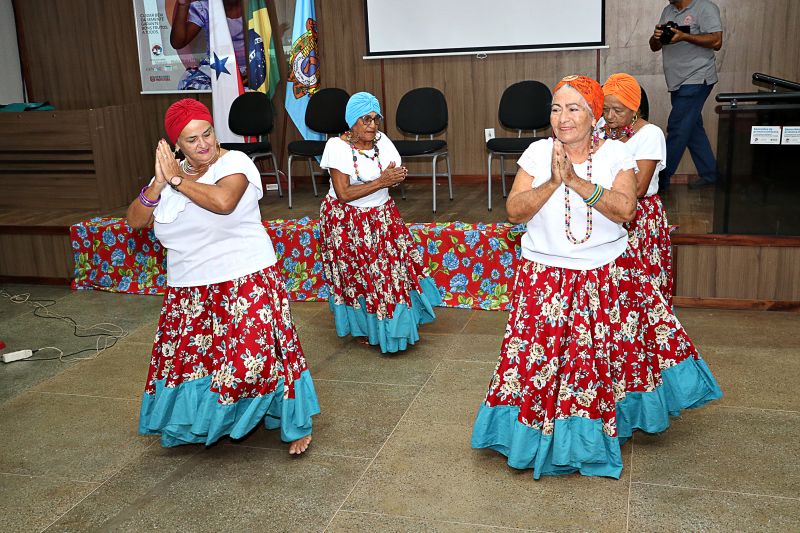 APRESENTAÇÃO - PROJETO CIDADES AMIGAS DA PESSOA IDOSA <div class='credito_fotos'>Foto: Márcio Souza &nbsp;&nbsp;|&nbsp;&nbsp; <a href='/midias/2023/originais/7719_39ce0da8-fc28-63a1-8f20-eb2b2b581c3d.jpg' download><i class='fa-solid fa-download'></i> Download</a></div>