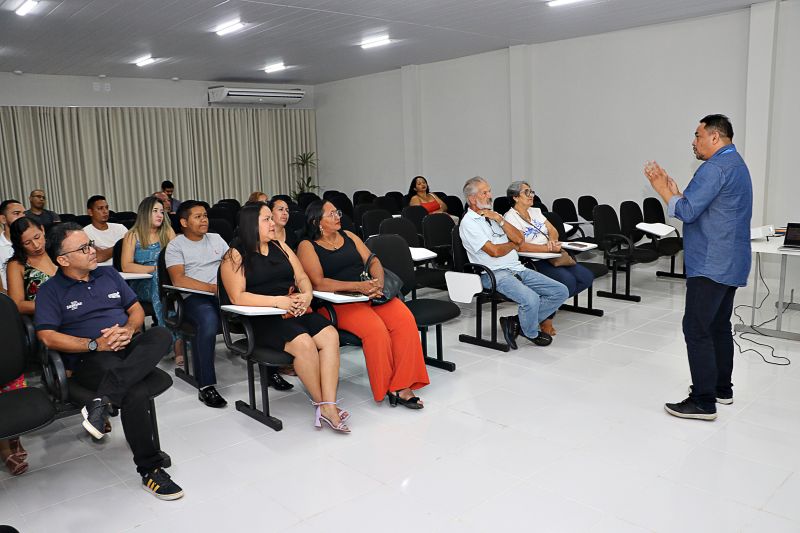 Entrega dos Certificados dos Cursos em Parceria com o SEBRAE <div class='credito_fotos'>Foto: Márcio Souza &nbsp;&nbsp;|&nbsp;&nbsp; <a href='/midias/2023/originais/7724_591d1a83-9abe-9ac7-6fc6-2f696d28adf7.jpg' download><i class='fa-solid fa-download'></i> Download</a></div>