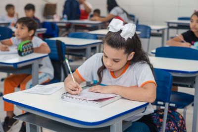 notícia: Alunos do Ensino Fundamental da Rede Municipal retornaram às aulas nesta quarta-feira, 08