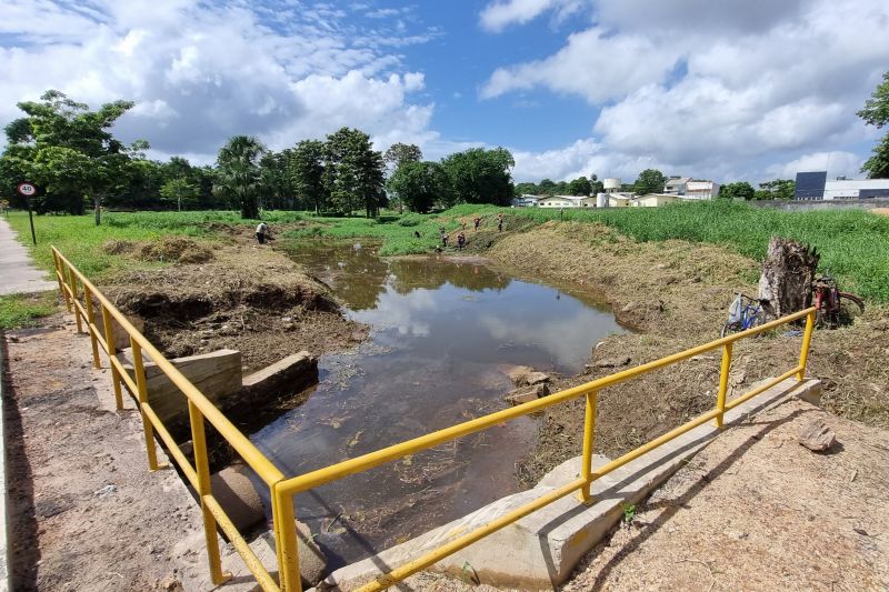 LIMPEZA DO IGARAPÉ QUEBRA GALHO <div class='credito_fotos'>Foto: Márcio Souza &nbsp;&nbsp;|&nbsp;&nbsp; <a href='/midias/2024/originais/7745_15f4d193-279b-090a-e071-2b278a5ad760.jpg' download><i class='fa-solid fa-download'></i> Download</a></div>