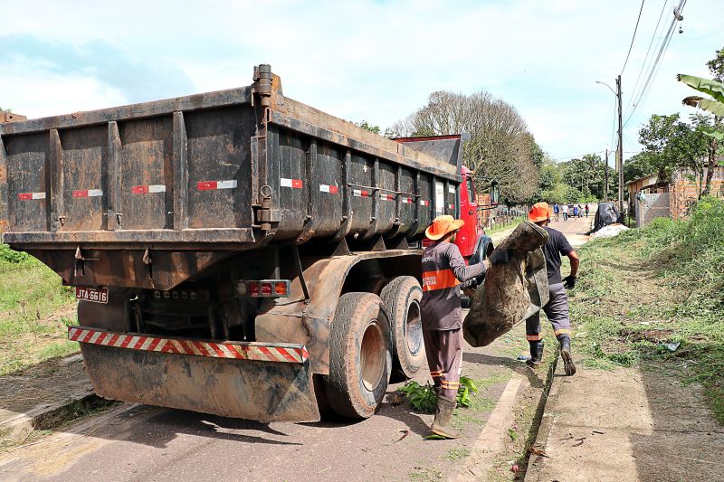MUTIRÃO DE COMBATE A DENGUE -  BAIRRO MAGUAR <div class='credito_fotos'>Foto: Márcio Souza &nbsp;&nbsp;|&nbsp;&nbsp; <a href='/midias/2024/originais/7811_7a5f57e7-8704-d198-8853-9b253eaa998c.jpg' download><i class='fa-solid fa-download'></i> Download</a></div>