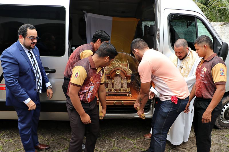 Visita de Relíquias da St Terezinha- Carmelo <div class='credito_fotos'>Foto: Márcio Souza &nbsp;&nbsp;|&nbsp;&nbsp; <a href='/midias/2024/originais/7850_23f0055c-8af9-d7fd-09c9-b8b434ab9e56.jpg' download><i class='fa-solid fa-download'></i> Download</a></div>