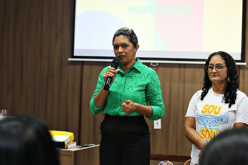 Formação do Programa de Leitura e Escrita da Educação LEEI <div class='credito_fotos'>Foto: Márcio Souza &nbsp;&nbsp;|&nbsp;&nbsp; <a href='/midias/2024/originais/7970_2e4d77a2-e5c4-aec8-ad74-e0c0f48a9238.jpg' download><i class='fa-solid fa-download'></i> Download</a></div>