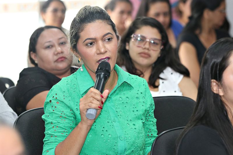 Formação do Programa de Leitura e Escrita da Educação LEEI <div class='credito_fotos'>Foto: Márcio Souza &nbsp;&nbsp;|&nbsp;&nbsp; <a href='/midias/2024/originais/7970_36ac82d4-4337-f3d3-d184-d0e0abb1e34d.jpg' download><i class='fa-solid fa-download'></i> Download</a></div>