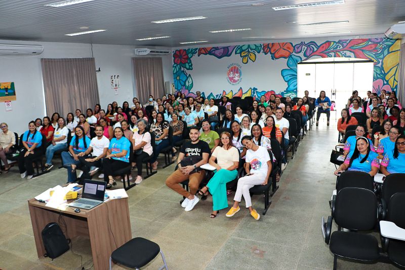 Formação do Programa de Leitura e Escrita da Educação LEEI <div class='credito_fotos'>Foto: Márcio Souza &nbsp;&nbsp;|&nbsp;&nbsp; <a href='/midias/2024/originais/7970_b59345e6-f154-c075-b000-4e28fc2fa07a.jpg' download><i class='fa-solid fa-download'></i> Download</a></div>