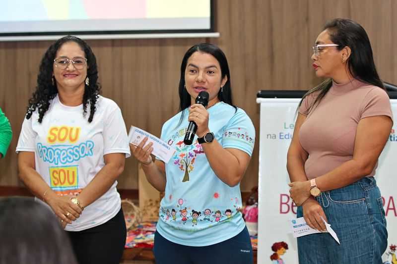 Formação do Programa de Leitura e Escrita da Educação LEEI <div class='credito_fotos'>Foto: Márcio Souza &nbsp;&nbsp;|&nbsp;&nbsp; <a href='/midias/2024/originais/7970_cb43ccdd-005e-aded-4297-e7bb30a357d7.jpg' download><i class='fa-solid fa-download'></i> Download</a></div>