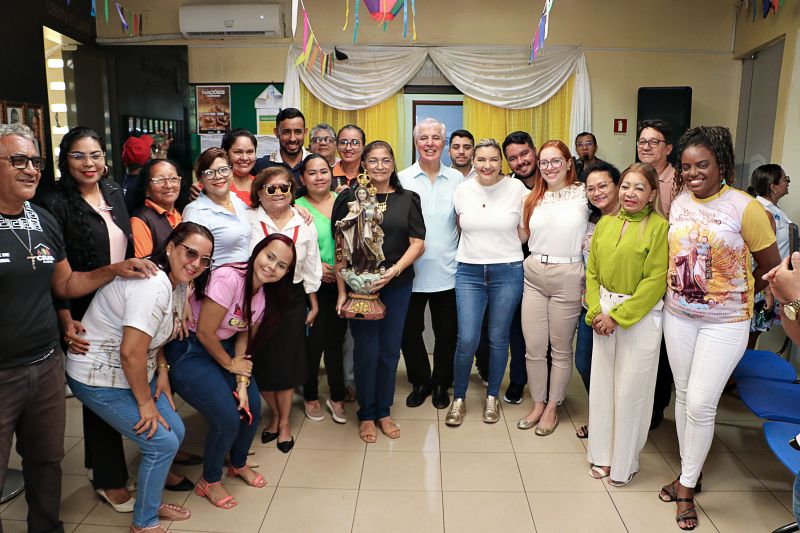 VISITA DA IMAGEM DE NOSSA SENHORA DO CARMO - PREFEITURA <div class='credito_fotos'>Foto: Márcio Souza &nbsp;&nbsp;|&nbsp;&nbsp; <a href='/midias/2024/originais/7977_5c71d0a4-55d9-f012-1781-9807755dff2c.jpg' download><i class='fa-solid fa-download'></i> Download</a></div>