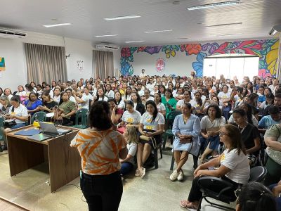 notícia: Centro de Formação promove Seminário Diálogos sobre Autismo e Primeira Infância para educadores 