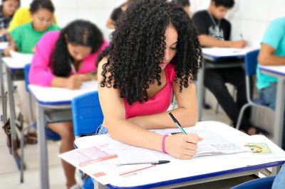 notícia: Estudantes fazem a prova do Processo Seletivo para o Aprova Benevides 2024
