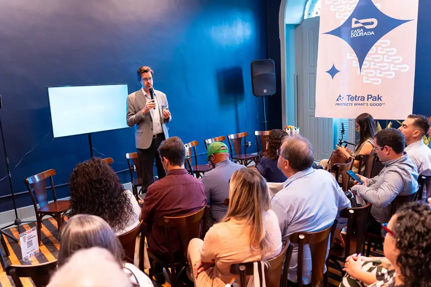 Impacto Ambiental Positivo: Mais de 200 toneladas de resíduos já foram recolhidos com o projeto. O programa também fortalece a linha Natura Ekos Ryo, que usa plástico retirado dos rios.