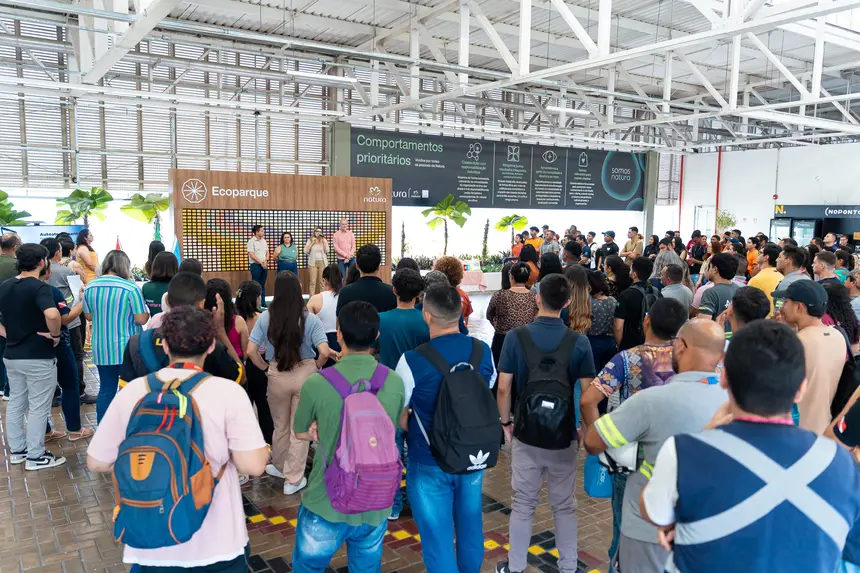 Colaboradores agora trocam resíduos limpos por produtos sustentáveis usando moeda digital no Espaço Eco Troca.