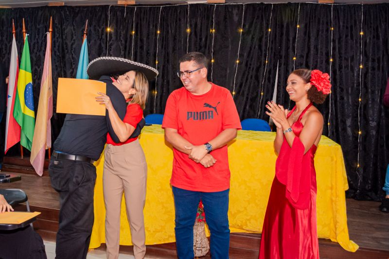  <div class='credito_fotos'>Foto: Karla Reis &nbsp;&nbsp;|&nbsp;&nbsp; <a href='/midias/2025/originais/8036_d3a13448-8c2b-80c2-917c-e704b6cf3ab0.jpg' download><i class='fa-solid fa-download'></i> Download</a></div>