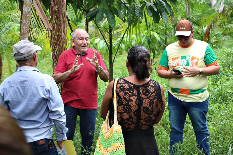 ENCERRAMENTO DO SEMINÁRIO DE PLANEJAMENTO SEMAGRI - VISITA A PROPRIEDADE SO SR LUIZ <div class='credito_fotos'>Foto: Márcio Souza &nbsp;&nbsp;|&nbsp;&nbsp; <a href='/midias/2025/originais/8050_e2bf46b2-4267-5599-7173-01919faa12d2.jpg' download><i class='fa-solid fa-download'></i> Download</a></div>
