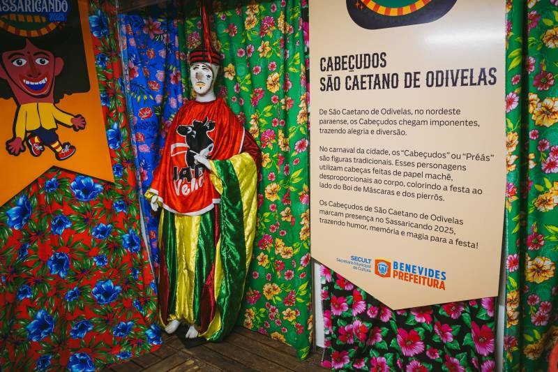 Sassaricando 2025 estreia com sucesso e lota arena cultural