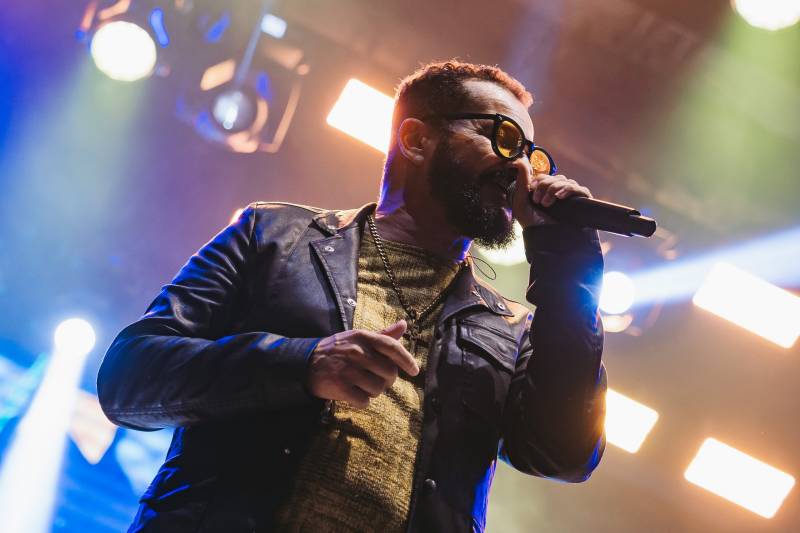 Sassaricando 2025 estreia com sucesso e lota arena cultural