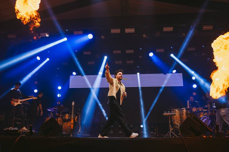 Sassaricando 2025 segue arrastando multidões na segunda noite do maior São João do Pará