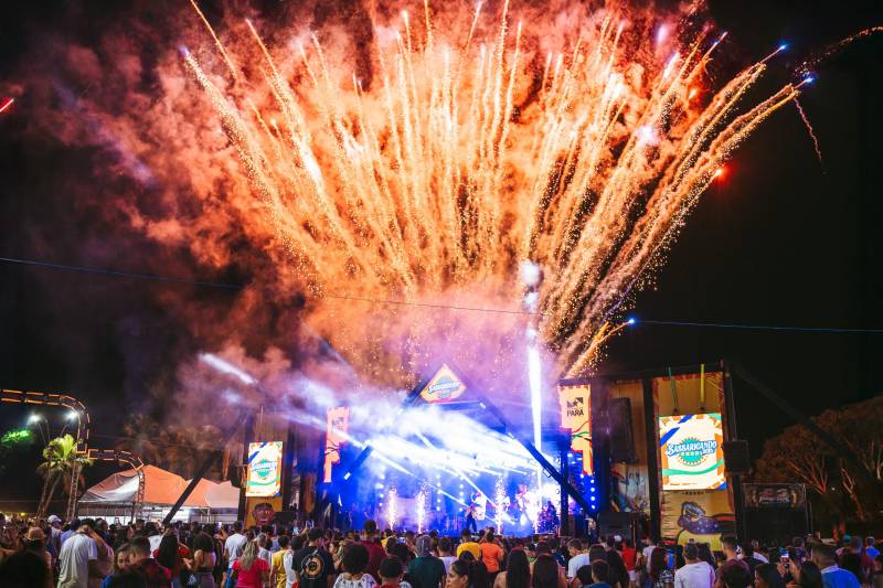 Sassaricando 2025 segue arrastando multidões na segunda noite do maior São João do Pará