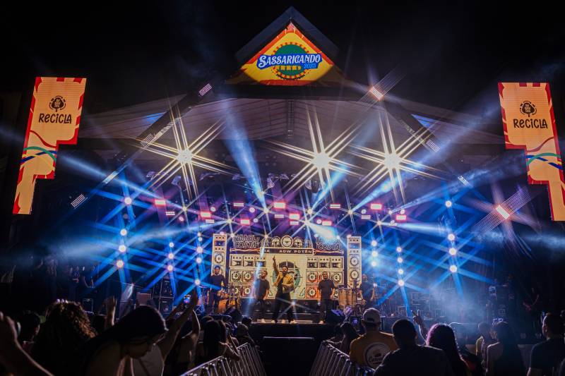 Sassaricando 2025 segue arrastando multidões na segunda noite do maior São João do Pará