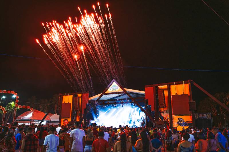 Sassaricando 2025 segue arrastando multidões na segunda noite do maior São João do Pará