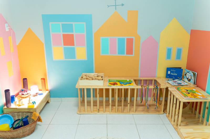 Espaço lúdico: O detalhe da decoração das salas de aula e demais espaços do anexo, que contribui para o desenvolvimento da criatividade e da imaginação das crianças.