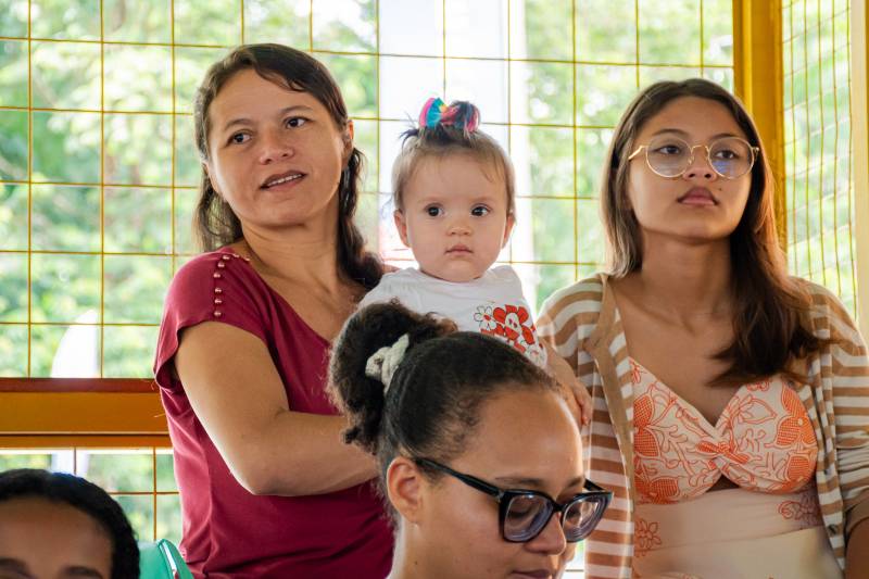 Mães, avós e pais: todos juntos para garantir o melhor começo de vida para as crianças de Benevides.