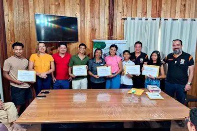 notícia: Comunitários são capacitados em curso que uniu Inclusão Digital e Educação   Ambiental