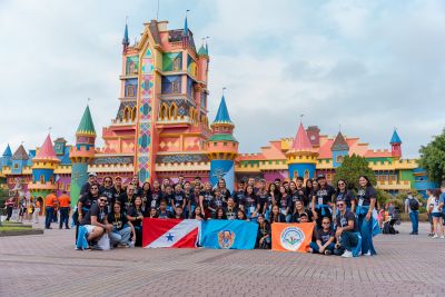notícia: Benevides concretiza o sonho de ir ao Beto Carrero World como premiação pelo 1º lugar em educação pública no Estado do Pará