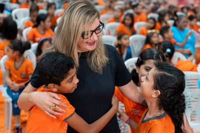 notícia: Rede Municipal de Ensino e Polícia Militar promovem certificação do Programa de Resistência às Drogas e à Violência - PROERD