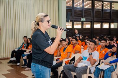 notícia: Alunos se preparam para o SAEB: aulão on-line de português e aulão presencial de matemática para fortalecer o aprendizado