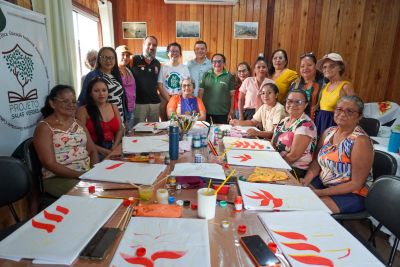 notícia: Educação ambiental foi essência para curso de pintura ecológica em tecido