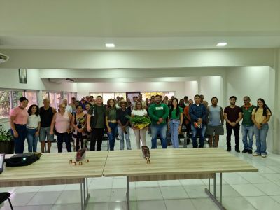 notícia: Benevides oferta consultoria gratuita e linhas de crédito para fortalecer 30 famílias de agricultores