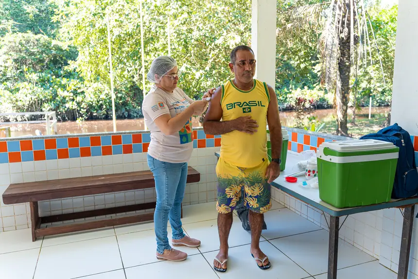 Equipes de vacinação ampliam o acesso à imunização em comunidades mais distantes do município