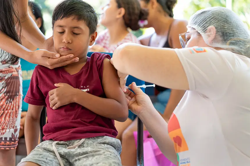 Equipes de vacinação ampliam o acesso à imunização em comunidades mais distantes do município
