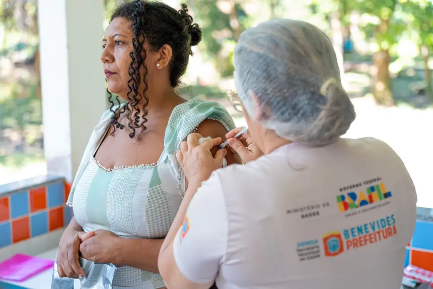 Equipes de vacinação ampliam o acesso à imunização em comunidades mais distantes do município