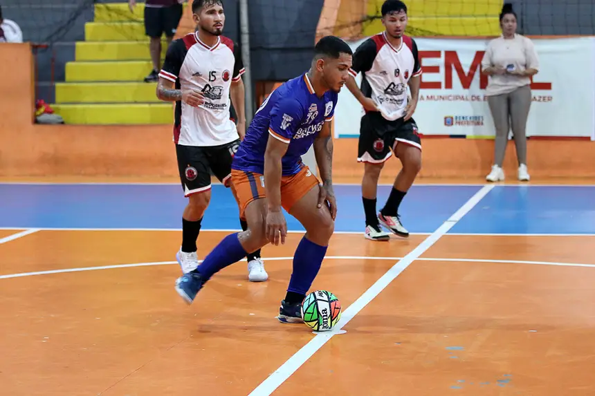 Jogo da Seleção de Benevides <div class='credito_fotos'>Foto: Márcio Souza &nbsp;&nbsp;|&nbsp;&nbsp; <a href='/midias/2026/originais/20260402010442-GF00009367-F00114010.webp' download><i class='fa-solid fa-download'></i> Download</a></div>