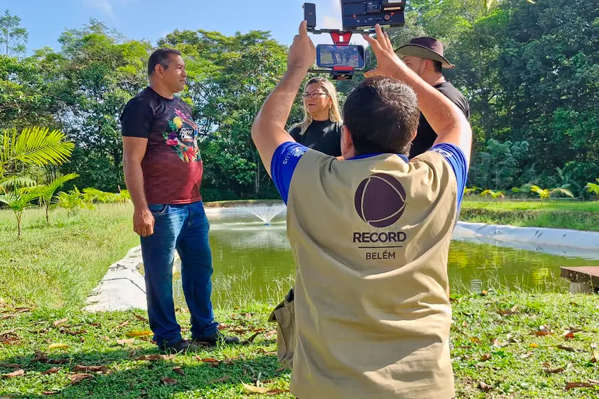 Bastidores da reportagem especial da TV Record - Record News sobre o potencial turístico e econômico de Benevides gravada no último dia 14 de Julho em diversos pontos do município.

O especial irá ao ar (em breve) na TV Record Belém e na Record News <div class='credito_fotos'>Foto: Márcio Souza &nbsp;&nbsp;|&nbsp;&nbsp; <a href='/midias/2026/originais/20260714133927-GF00009476-F00119754.webp' download><i class='fa-solid fa-download'></i> Download</a></div>