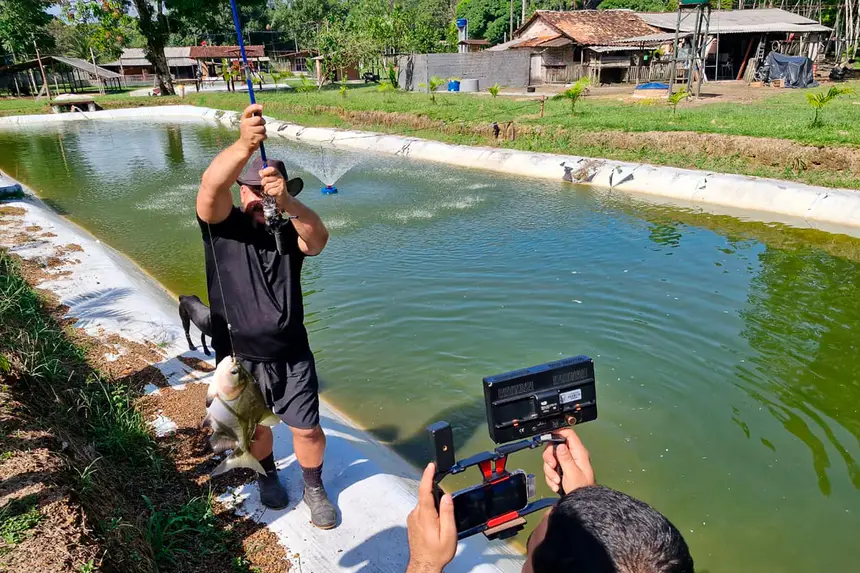 Bastidores da reportagem especial da TV Record - Record News sobre o potencial turístico e econômico de Benevides gravada no último dia 14 de Julho em diversos pontos do município.

O especial irá ao ar (em breve) na TV Record Belém e na Record News <div class='credito_fotos'>Foto: Márcio Souza &nbsp;&nbsp;|&nbsp;&nbsp; <a href='/midias/2026/originais/20260714133936-GF00009476-F00119757.webp' download><i class='fa-solid fa-download'></i> Download</a></div>