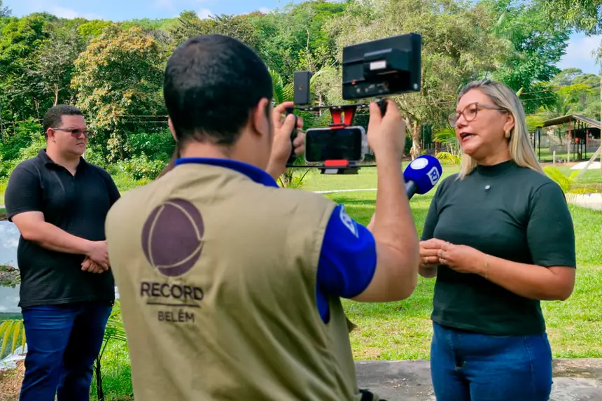 Bastidores da reportagem especial da TV Record - Record News sobre o potencial turístico e econômico de Benevides gravada no último dia 14 de Julho em diversos pontos do município.

O especial irá ao ar (em breve) na TV Record Belém e na Record News <div class='credito_fotos'>Foto: Márcio Souza &nbsp;&nbsp;|&nbsp;&nbsp; <a href='/midias/2026/originais/20260714133939-GF00009476-F00119758.webp' download><i class='fa-solid fa-download'></i> Download</a></div>