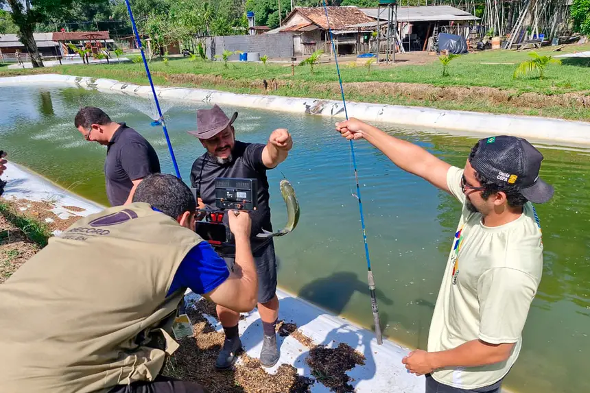 Bastidores da reportagem especial da TV Record - Record News sobre o potencial turístico e econômico de Benevides gravada no último dia 14 de Julho em diversos pontos do município.

O especial irá ao ar (em breve) na TV Record Belém e na Record News <div class='credito_fotos'>Foto: Márcio Souza &nbsp;&nbsp;|&nbsp;&nbsp; <a href='/midias/2026/originais/20260714133946-GF00009476-F00119760.webp' download><i class='fa-solid fa-download'></i> Download</a></div>