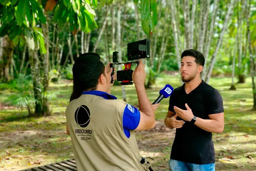 Bastidores da reportagem especial da TV Record - Record News sobre o potencial turístico e econômico de Benevides gravada no último dia 14 de Julho em diversos pontos do município.

O especial irá ao ar (em breve) na TV Record Belém e na Record News <div class='credito_fotos'>Foto: Márcio Souza &nbsp;&nbsp;|&nbsp;&nbsp; <a href='/midias/2026/originais/20260714134013-GF00009476-F00119769.webp' download><i class='fa-solid fa-download'></i> Download</a></div>