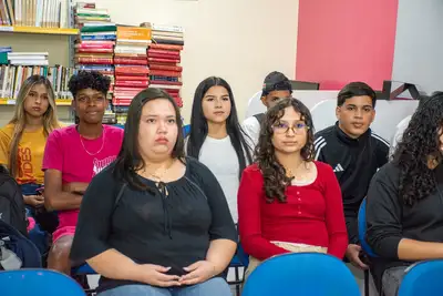 notícia: Encontros abordando a importância da leitura e da escrita foram realizados na sede da SEMJUV